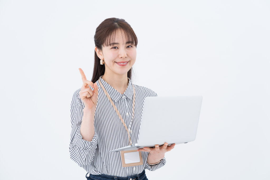 提案する女性