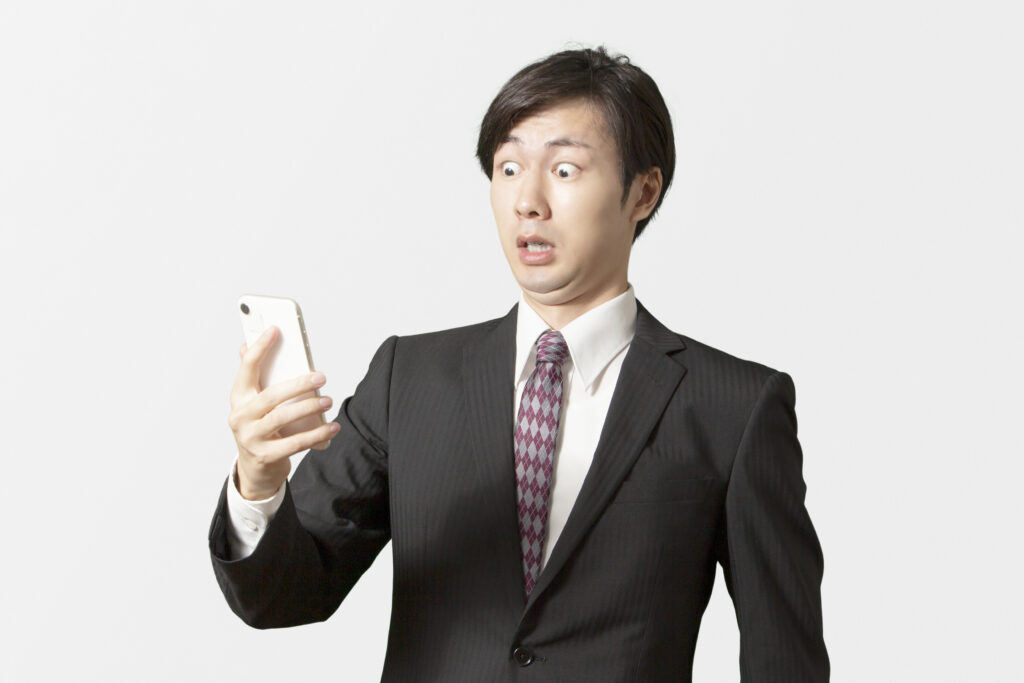 スーツを着た男性