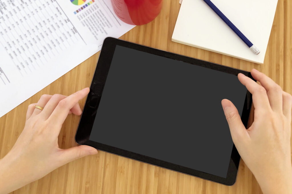 タブレットで作業中の様子3