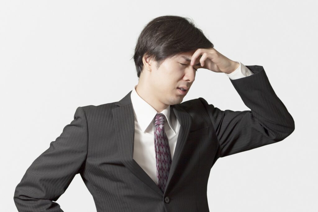 スーツを着た男性67