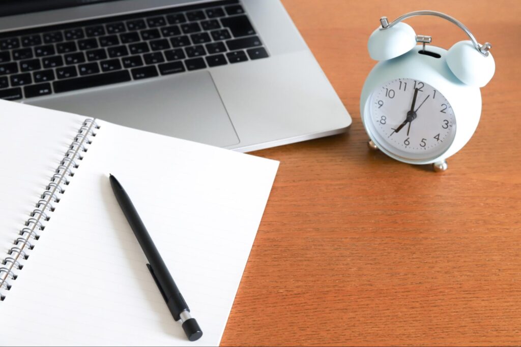 ノートとパソコン　オンライン学習