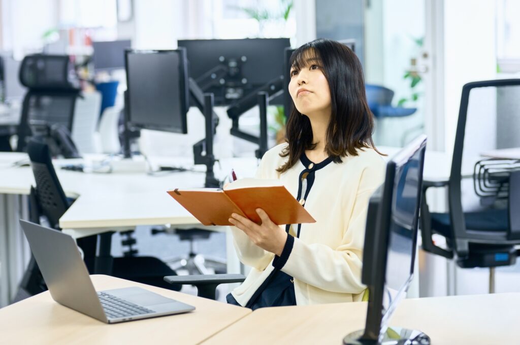 ビジネス　若い女性