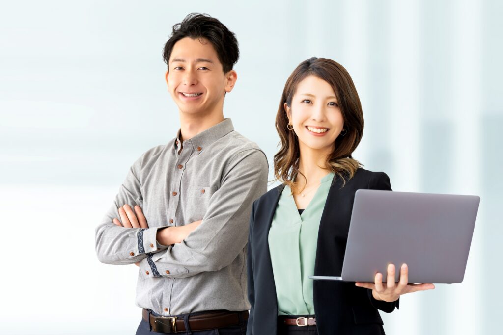 男女2人のビジネスチームワークイメージ