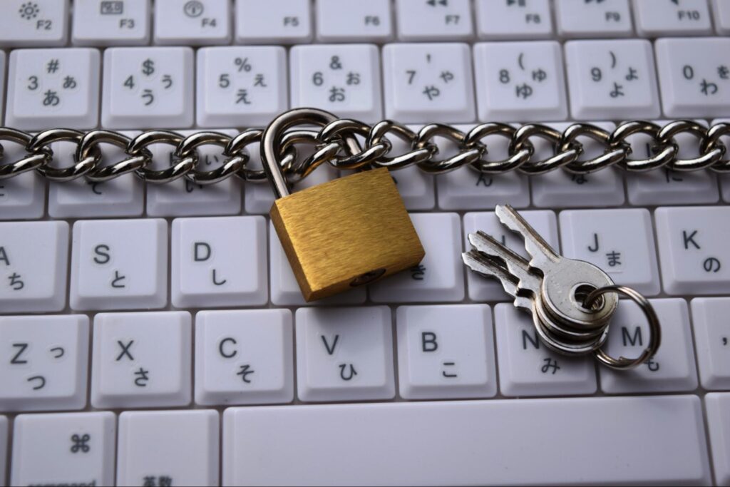 パソコンセキュリティイメージ 南京錠