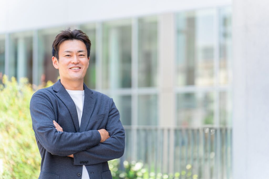 大企業で働くビジネスマン