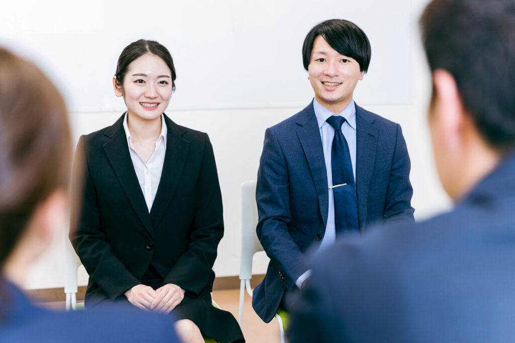 面接を受ける大学生・就活生(就職活動)