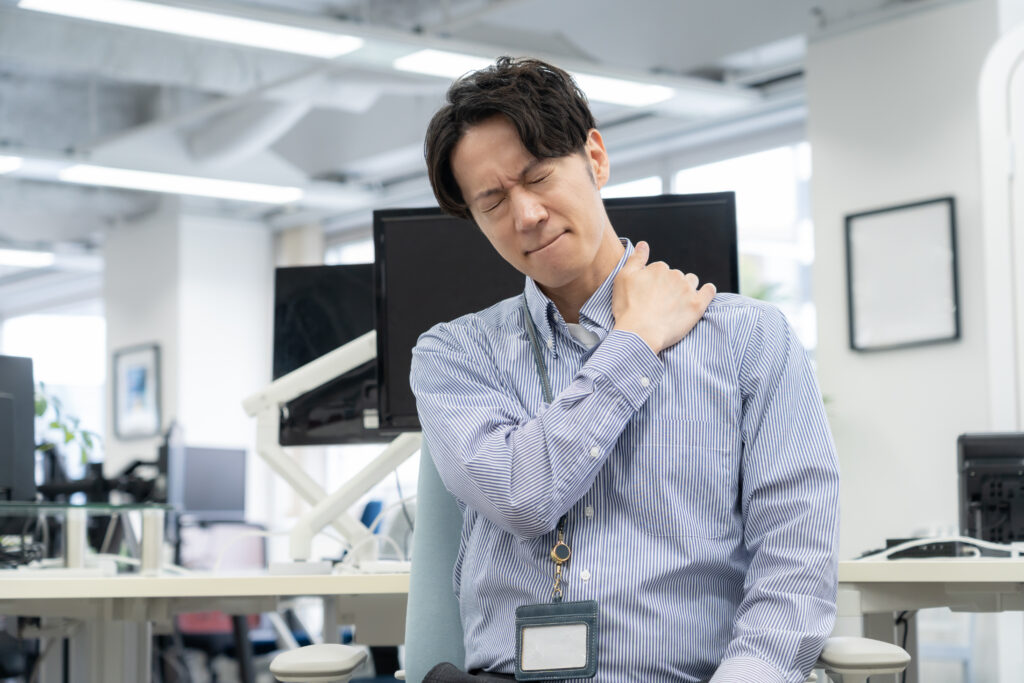 体調の悪い男性エンジニア