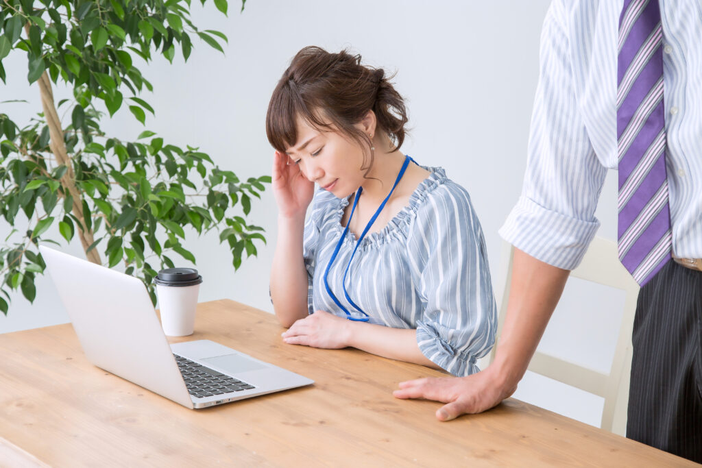 上司を嫌がるビジネスウーマン