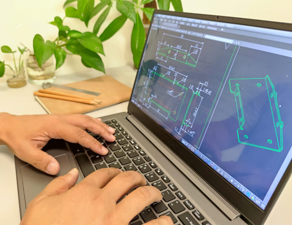 設計作業をするエンジニア