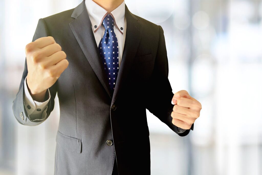 ビジネスマンのガッツポーズ