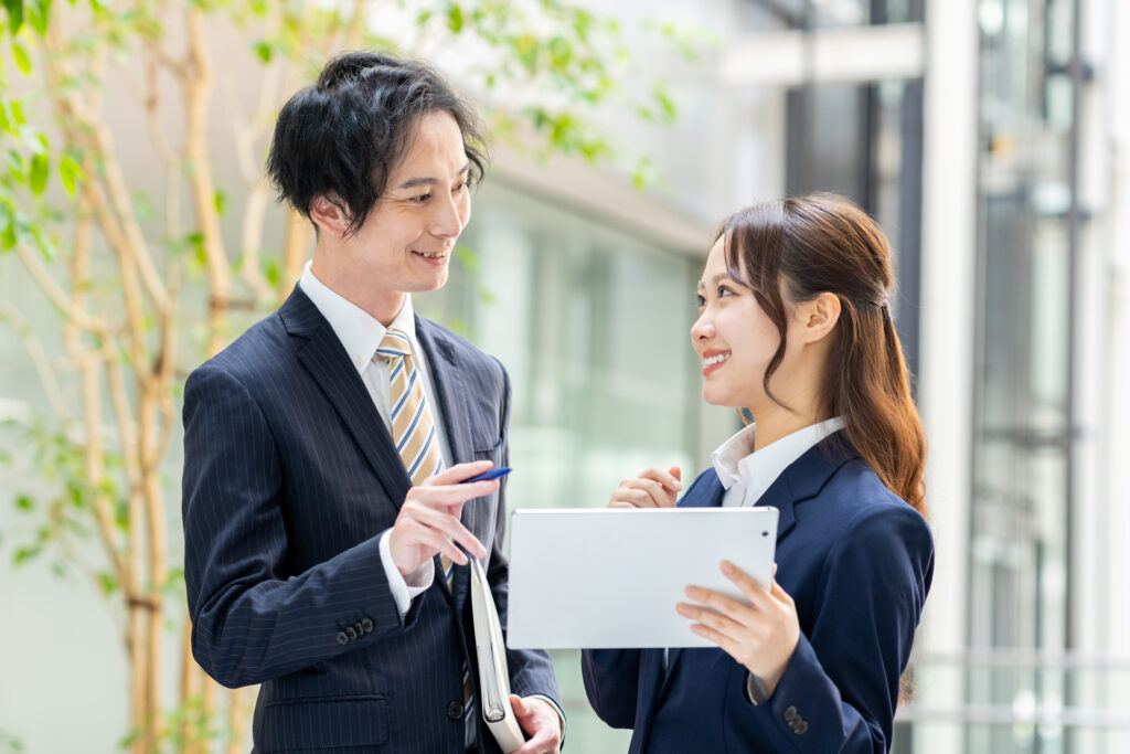 オフィスで働くビジネスマン