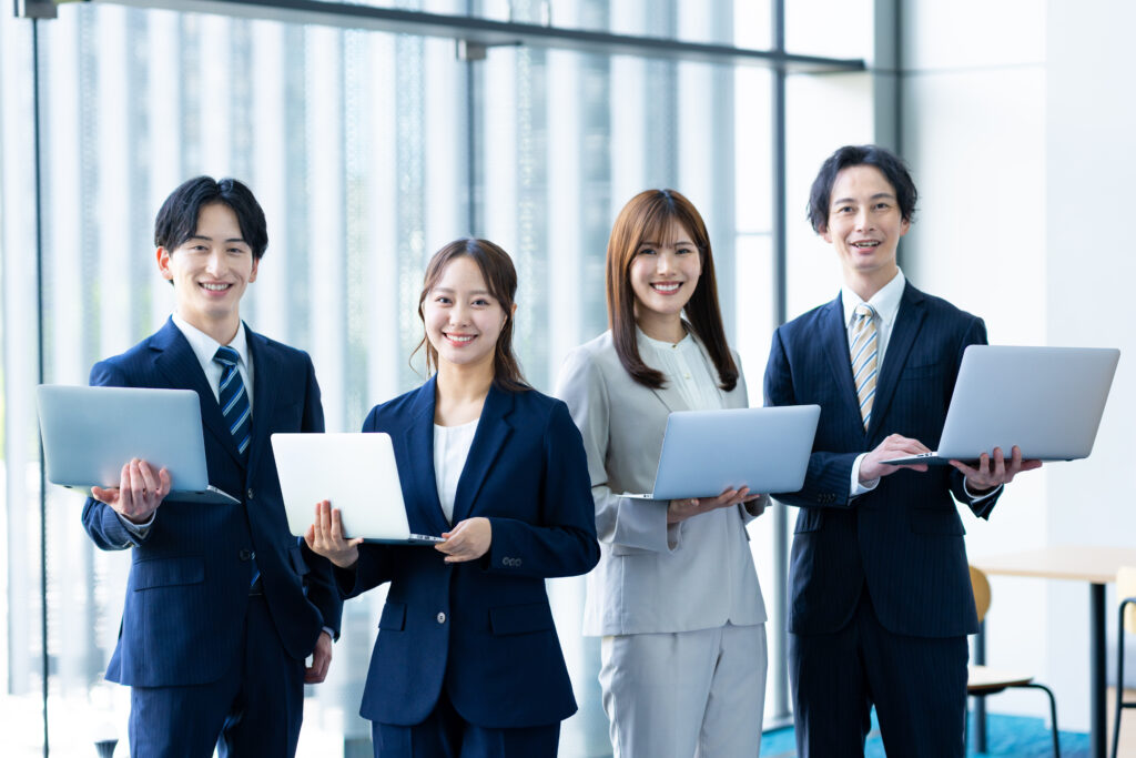 オフィスで働くビジネスマン