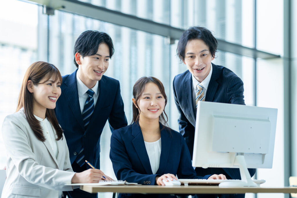 オフィスで働くビジネスマン