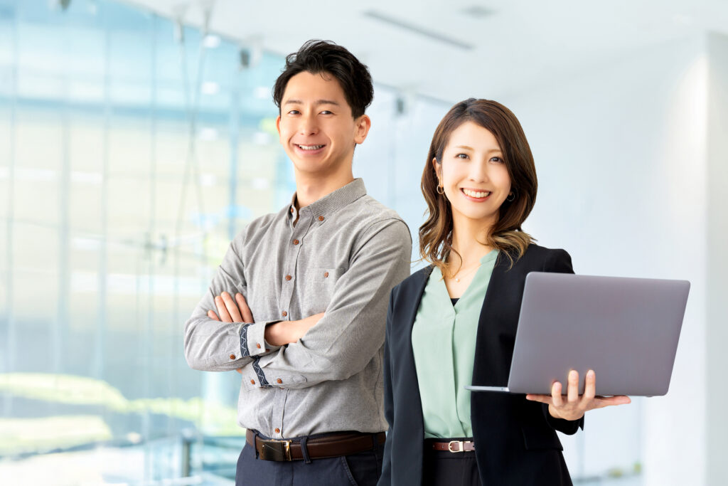 男女2人のビジネスチームワークイメージ