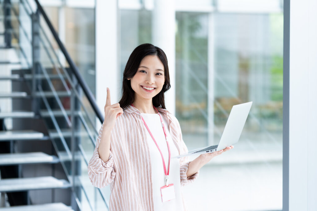 おすすめするビジネスウーマン
