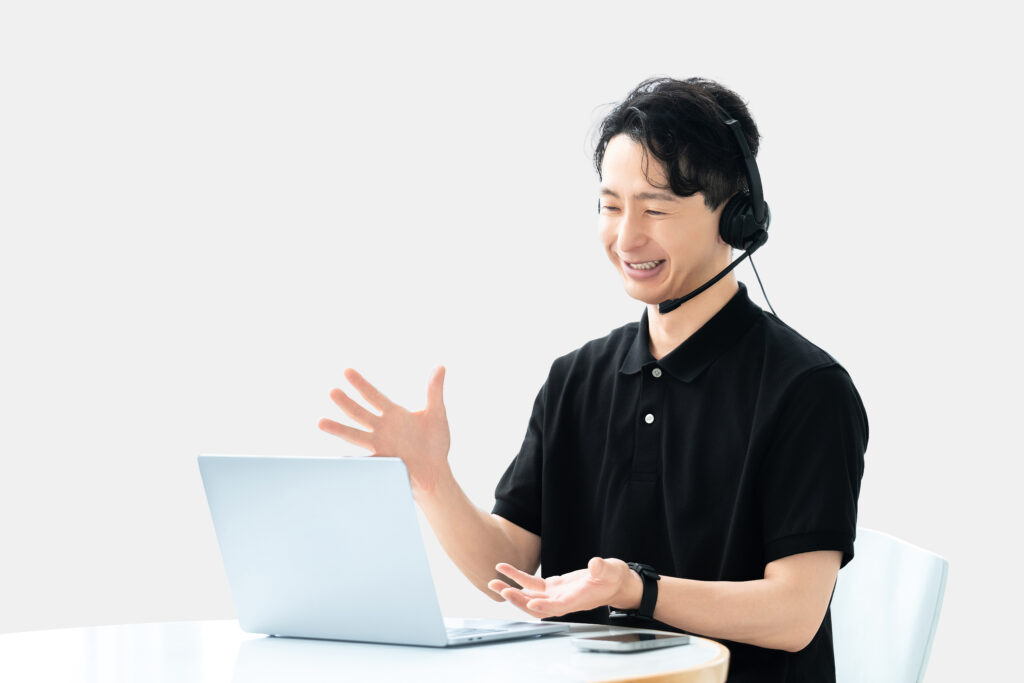 笑顔の男性セミナー講師