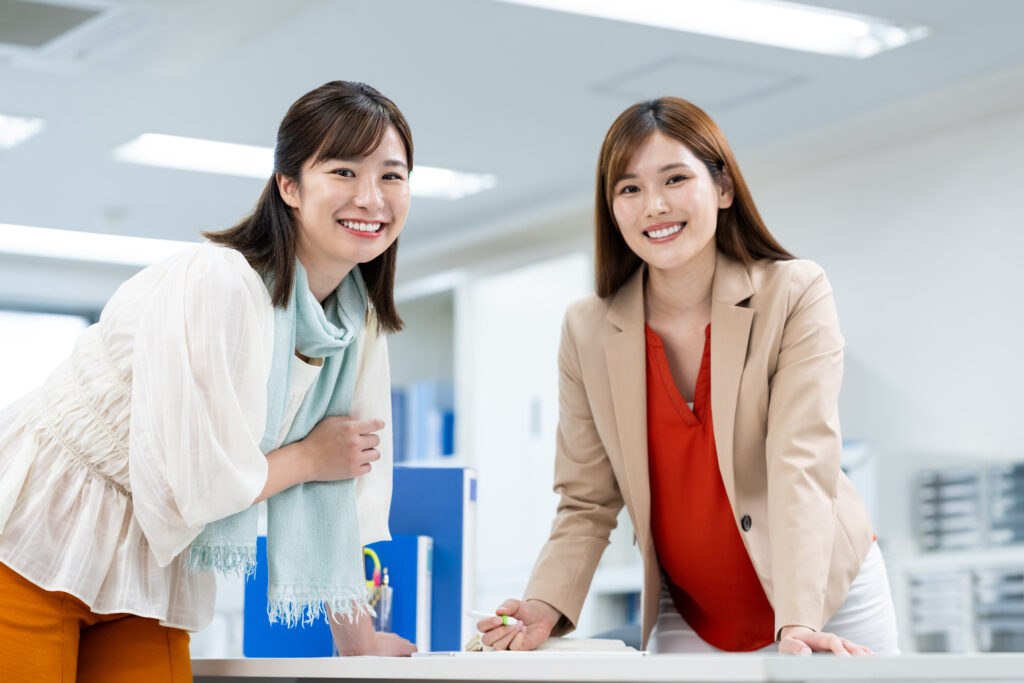 オフィスで働くビジネスウーマン