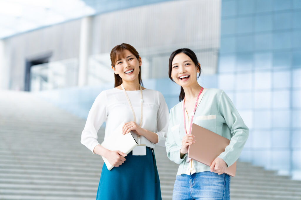 オフィスで働くビジネスウーマン