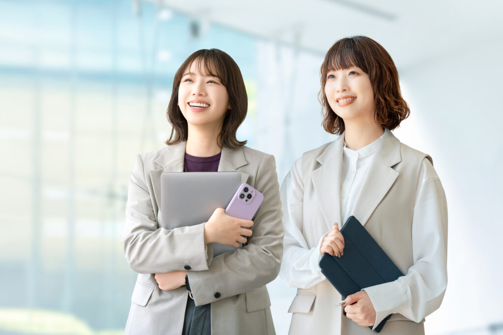 女性2人のビジネスチームワーク