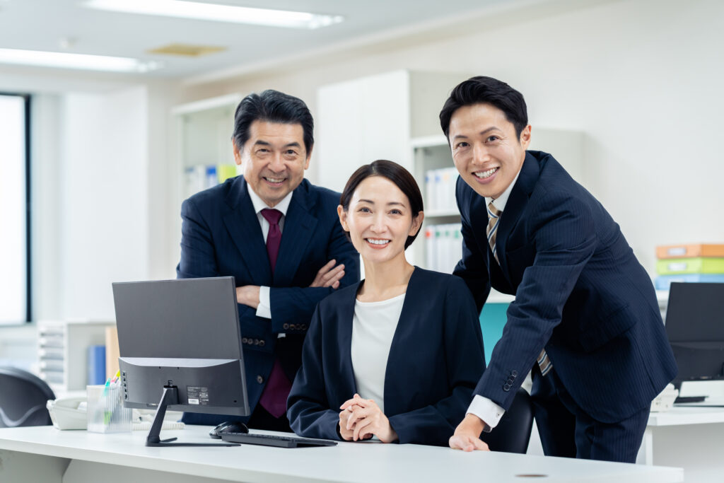 オフィスで働くビジネスマン