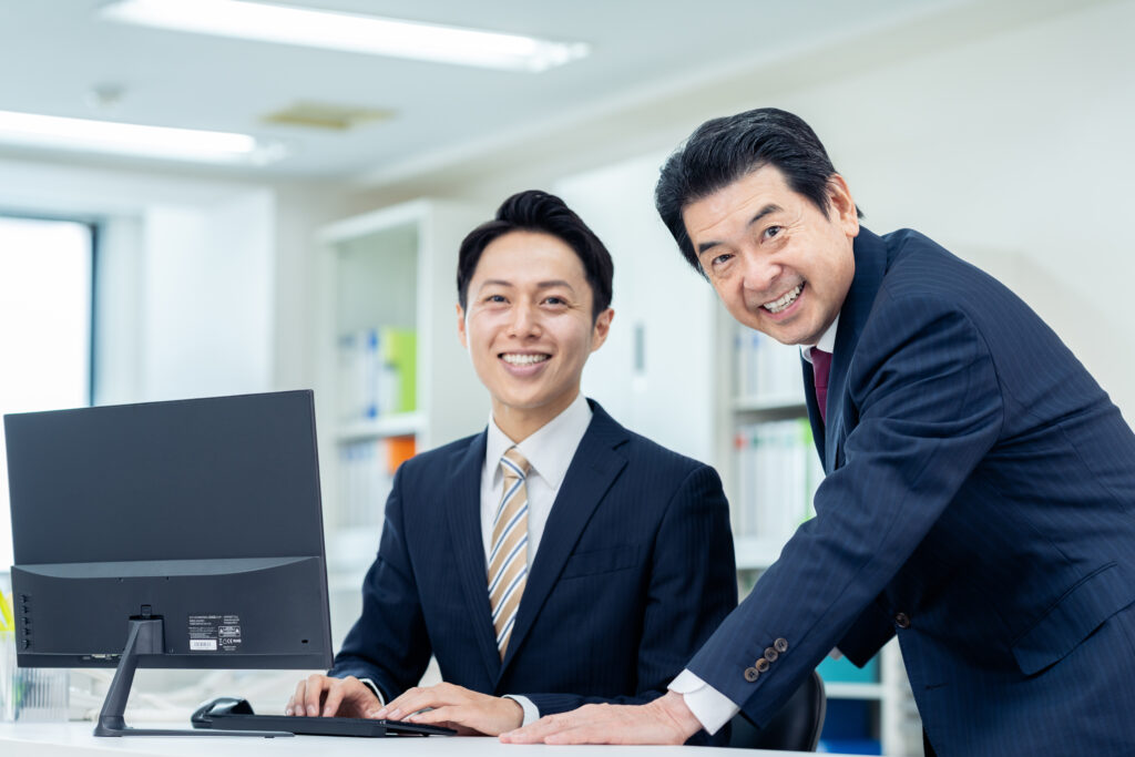 オフィスで働くビジネスマン