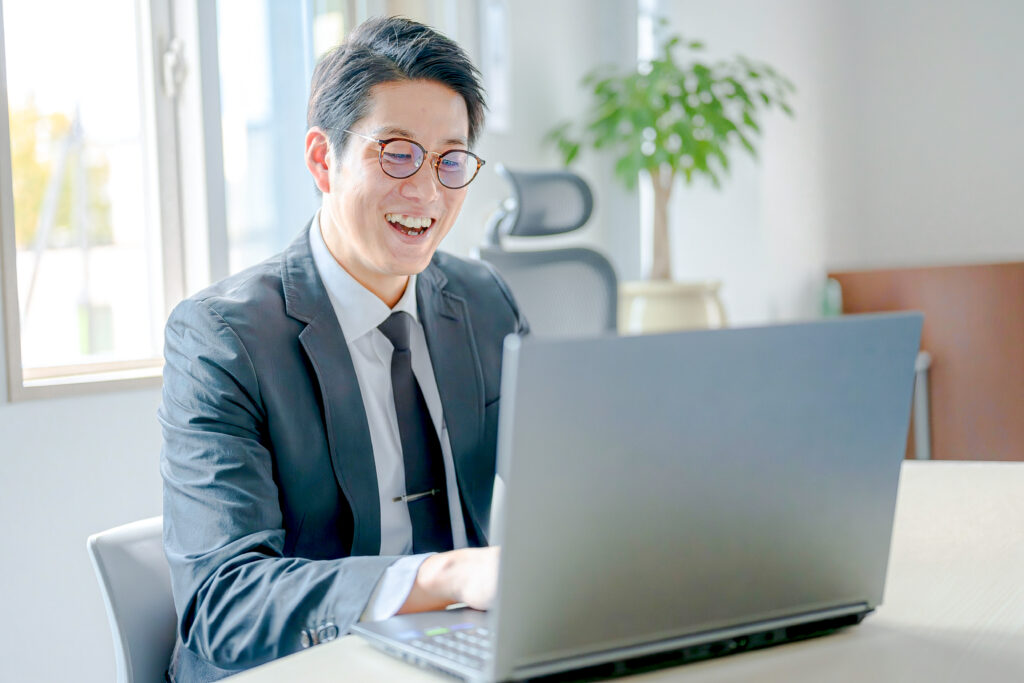 笑顔のビジネスマン