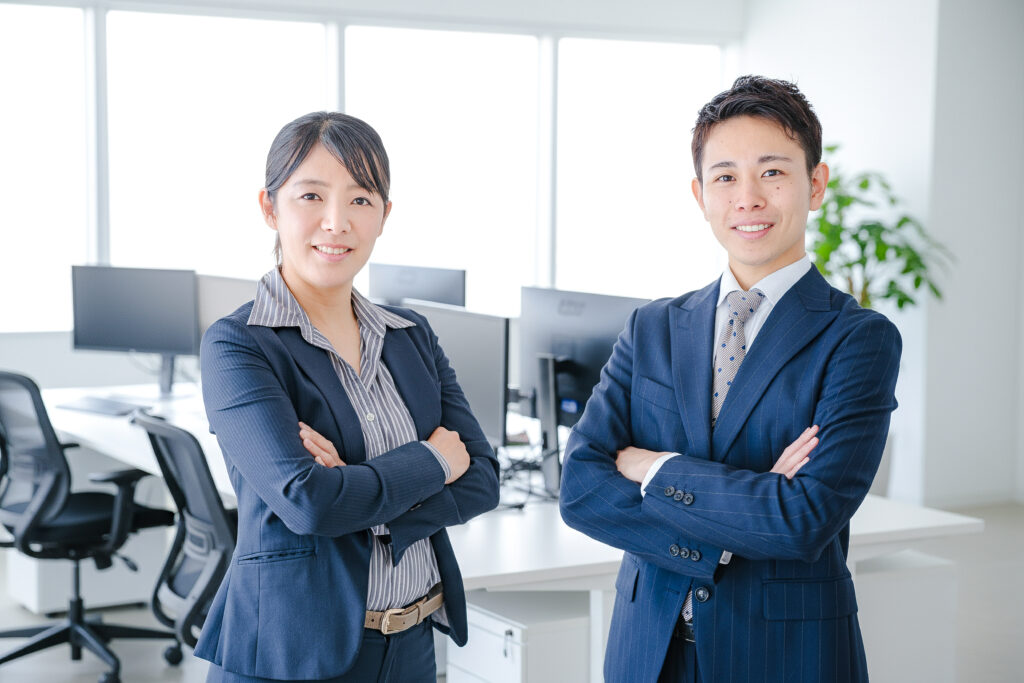 ビジネスウーマンとビジネスマン