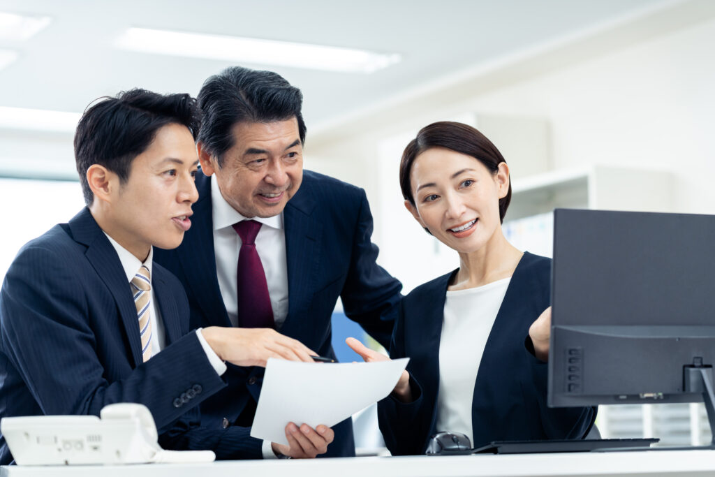 オフィスで働くビジネスマン