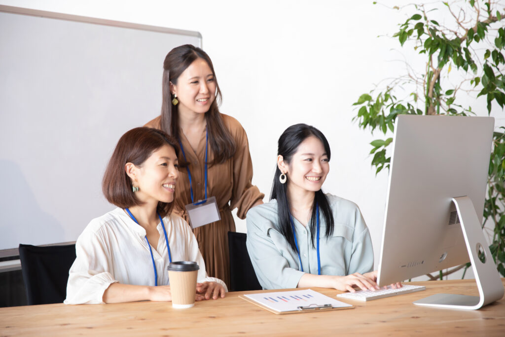 オンライン会議するビジネスウーマン