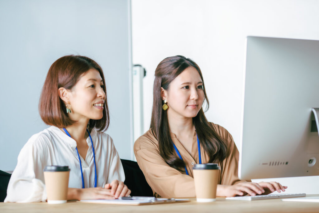 指導・教える・教育するビジネスウーマン