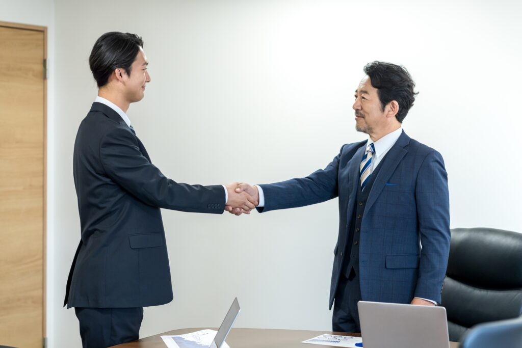 握手するビジネスマン