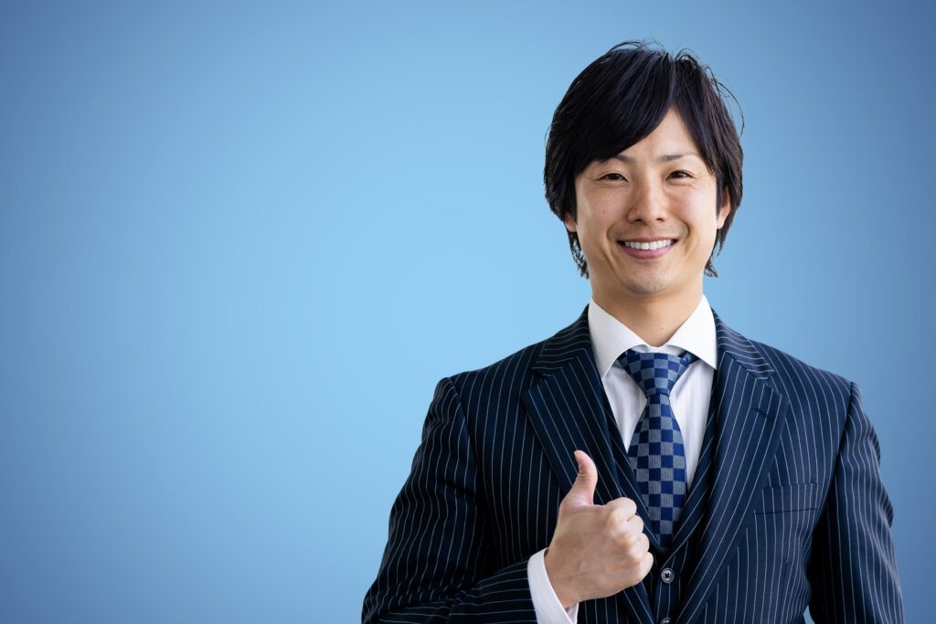 グッドサイン男性