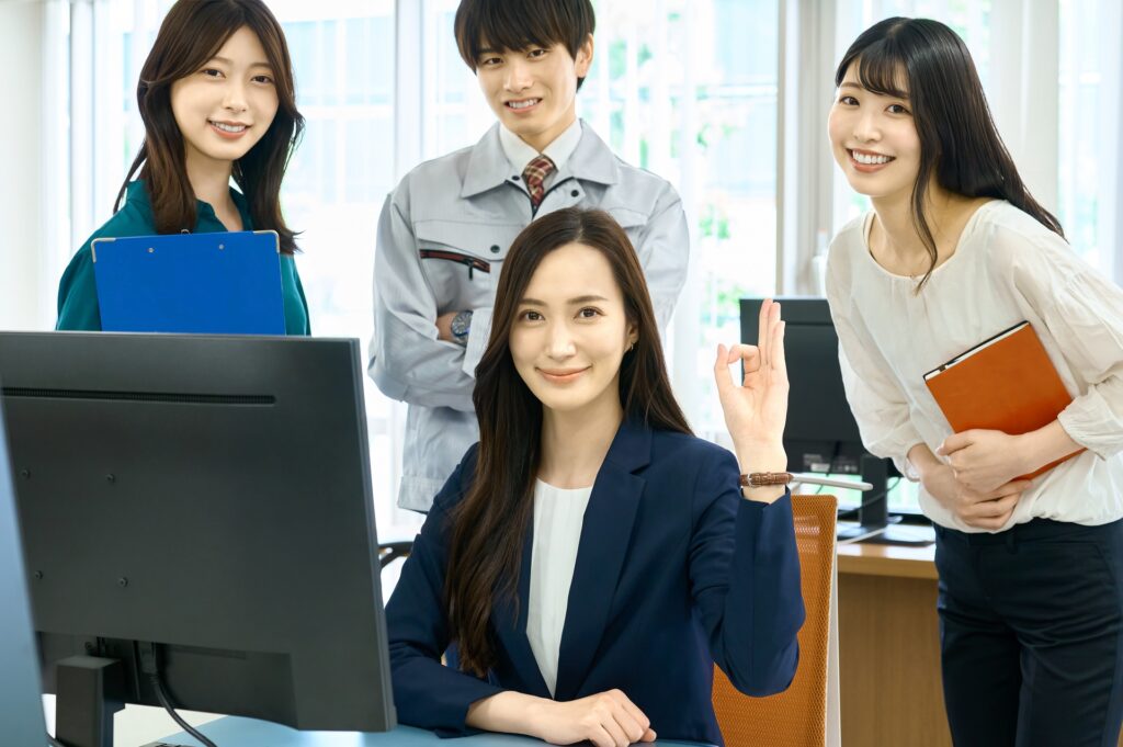 OKサインと取り巻き