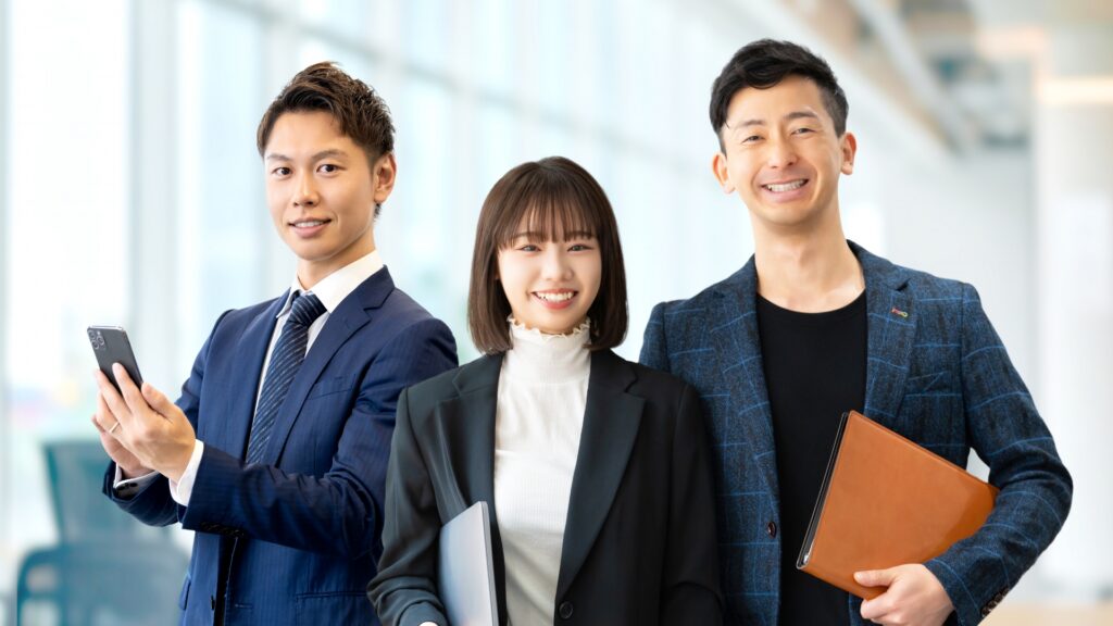 男女3人のビジネスチームワークイメージ