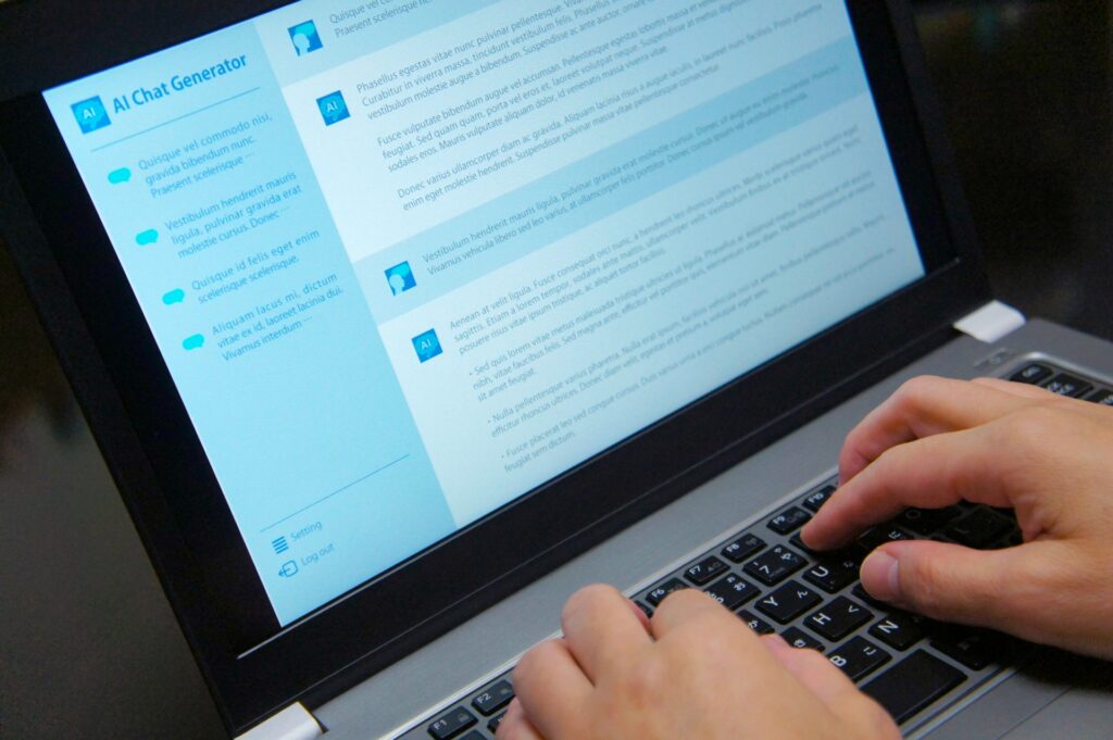 ノートPCでチャットAIする人物