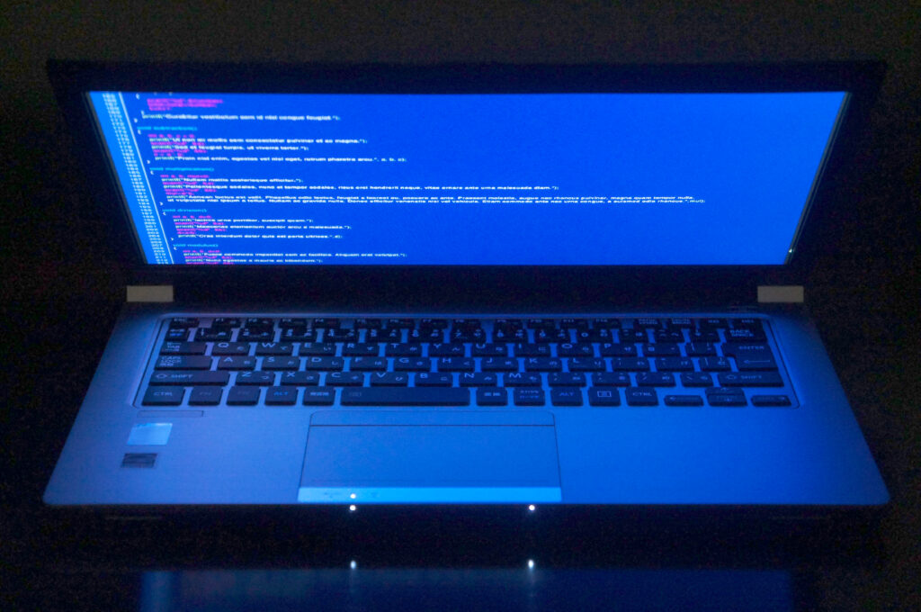ノートパソコンでプログラミング