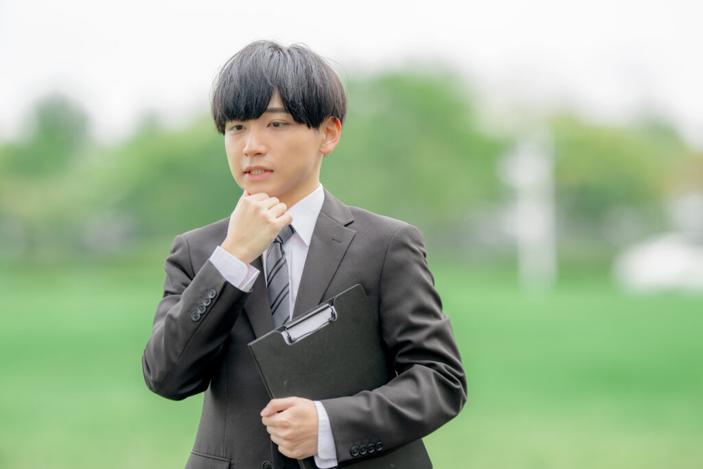 考えるビジネスマン