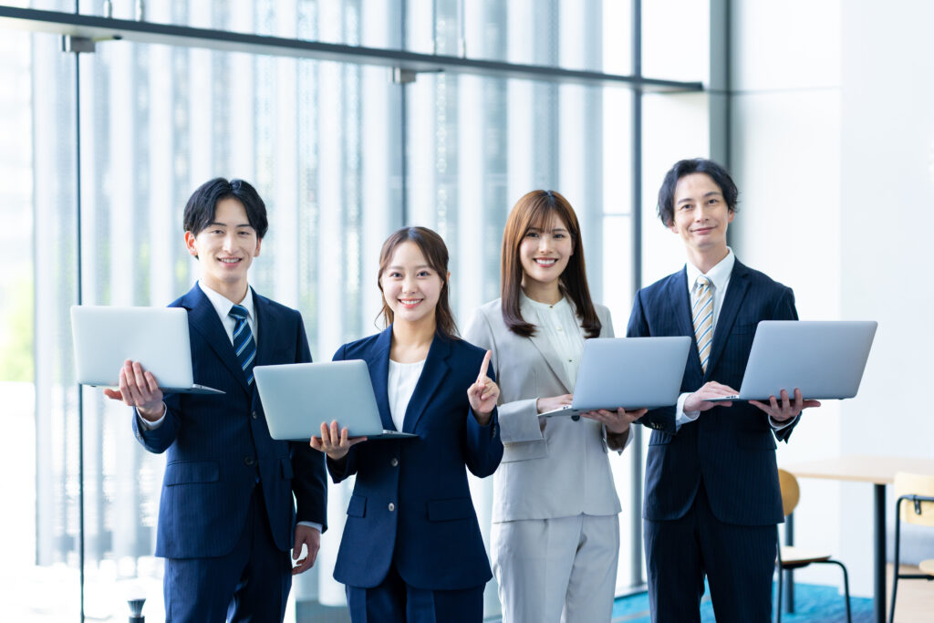 オフィスで働くビジネスマン