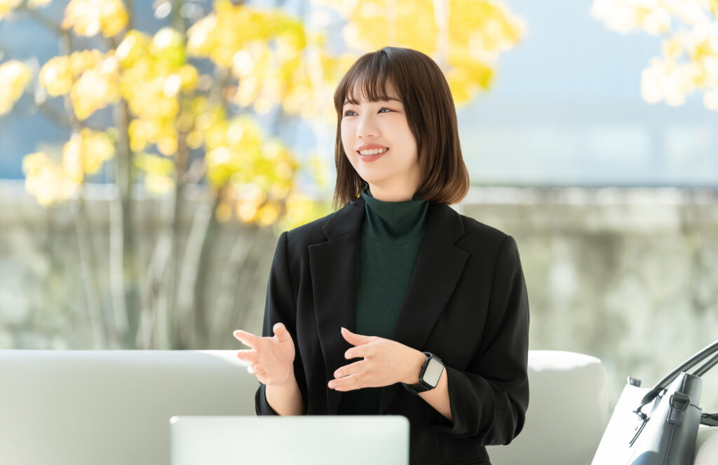 対話をする女性