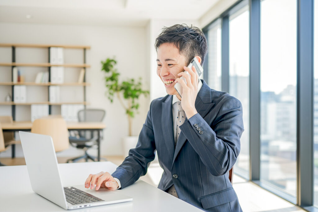 笑顔のビジネスマン