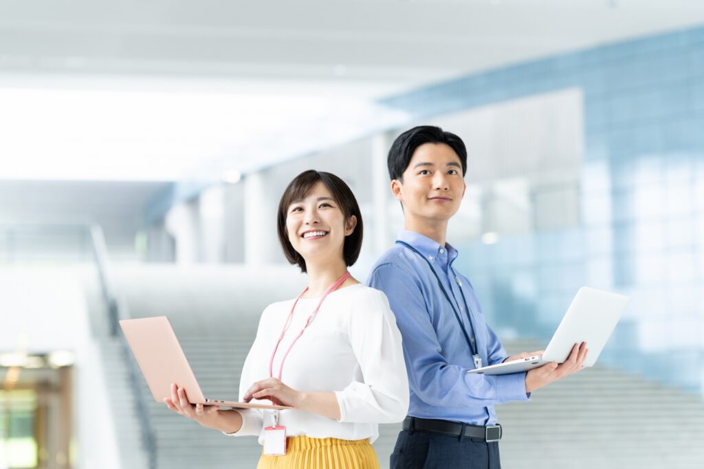 オフィスで働くビジネスマン