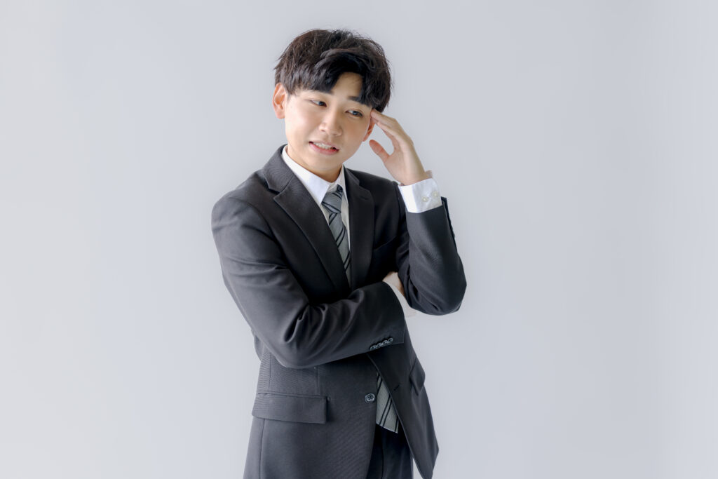 悩むビジネスマン