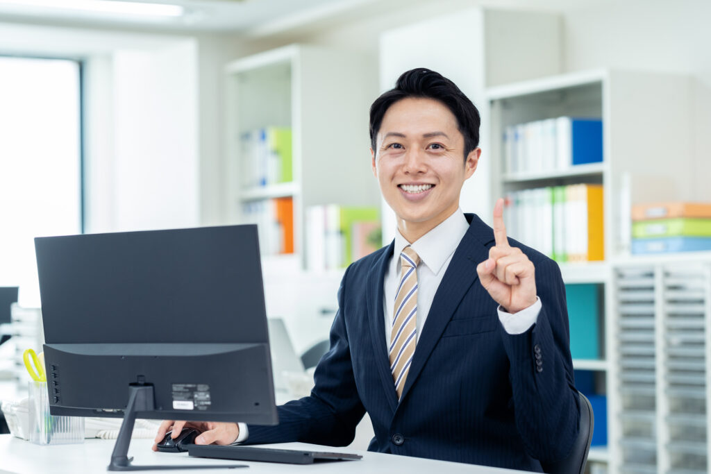 おすすめするビジネスマン