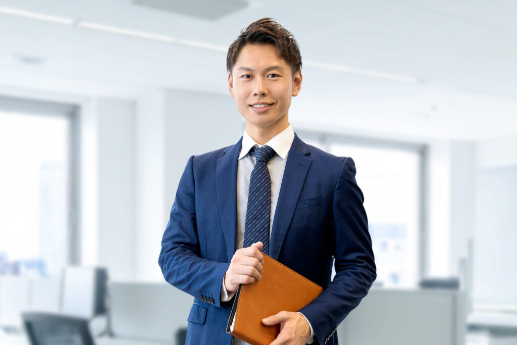 笑顔の男性ビジネスマン