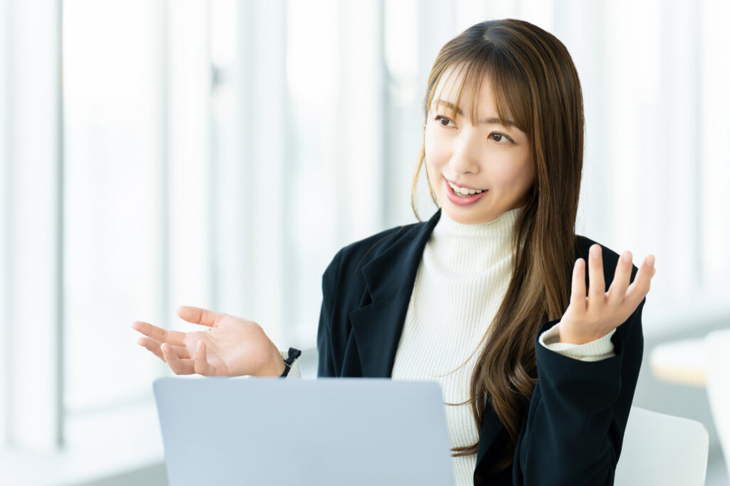 対話をする女性
