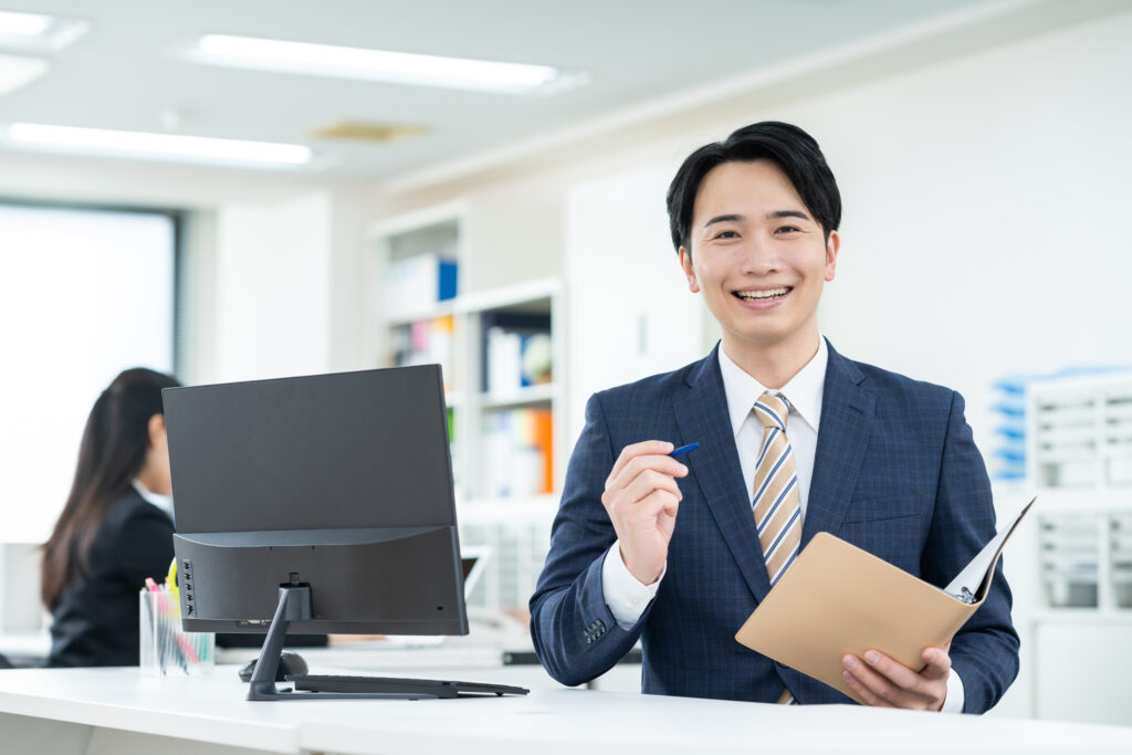 オフィスで働くビジネスマン