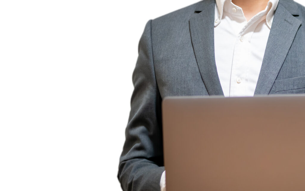 パソコンを操作するビジネスマン