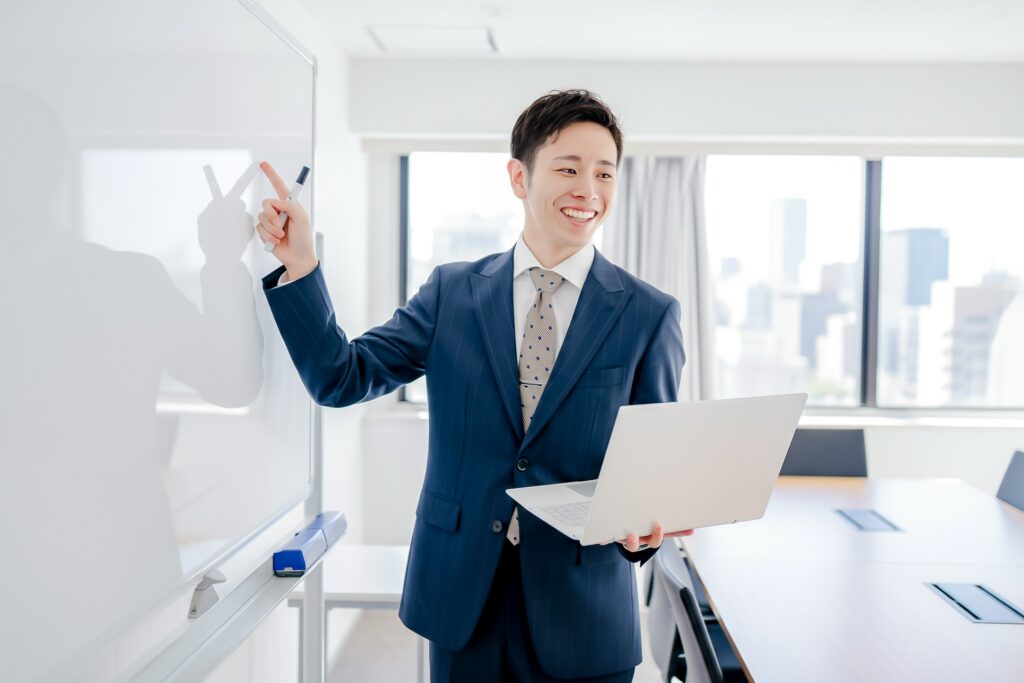 指差すビジネスマン