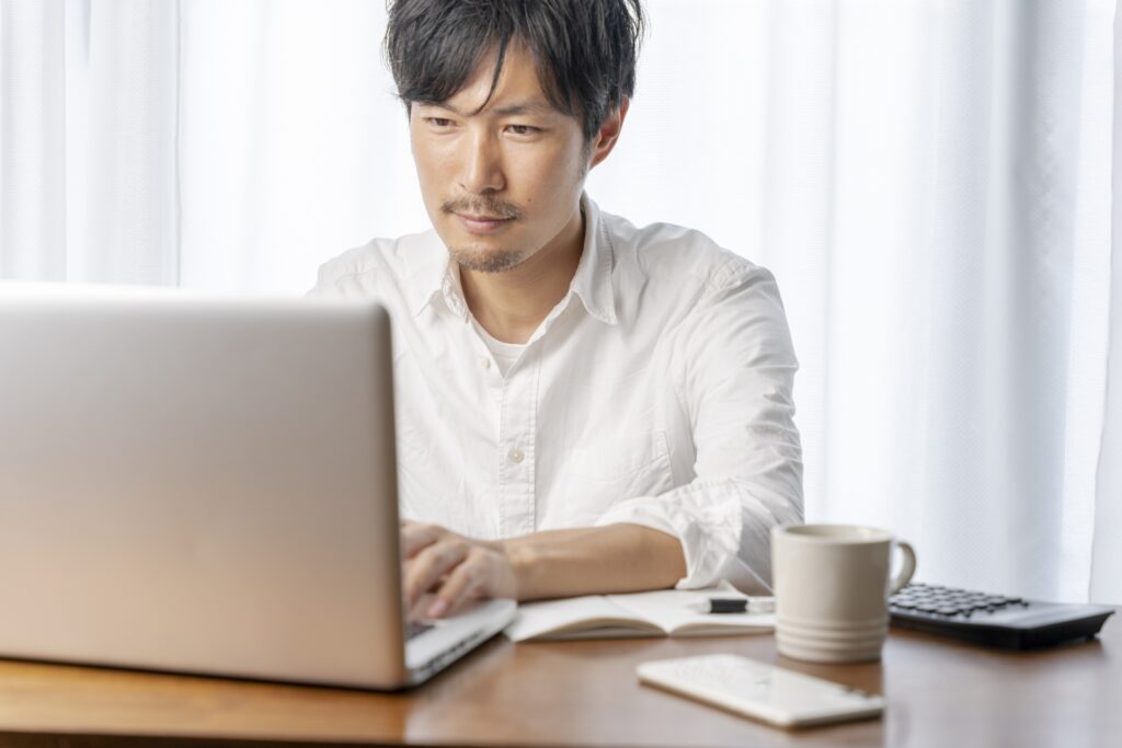 在宅ワークの男性