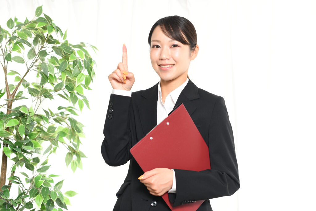 スーツ姿の女性